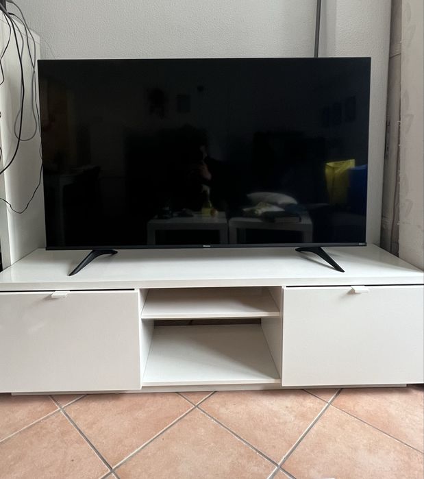 Hisense TV + IKEA TV Stand
