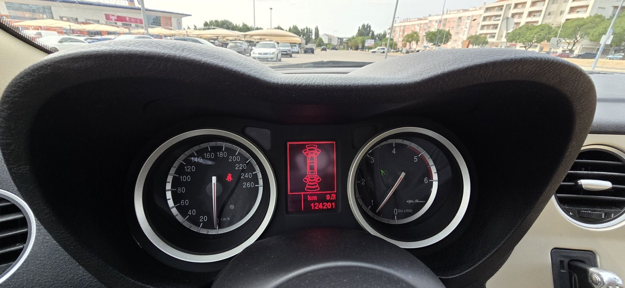 Alfa romeu 159 jtd 1.9 120 mil kms 
1
-