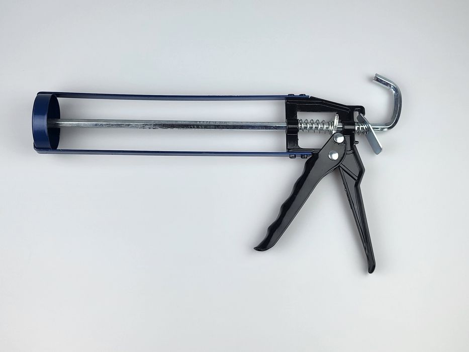 Pistolet do kleju silikonu