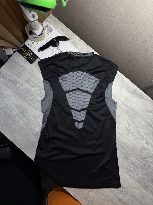 Чоловіча компресійна майка Nike Pro combat M