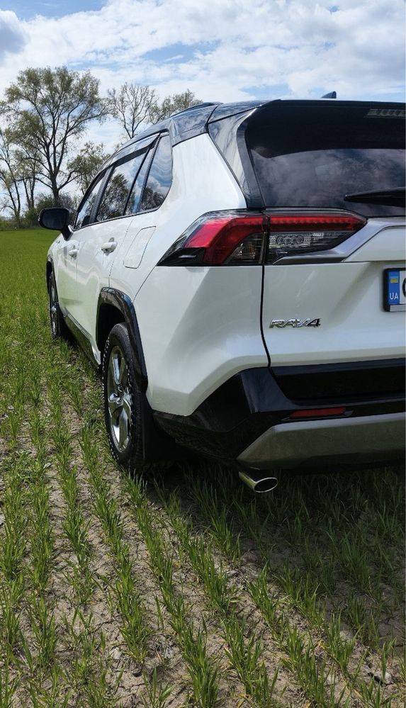 Продам Toyota RAV 4 hybrid