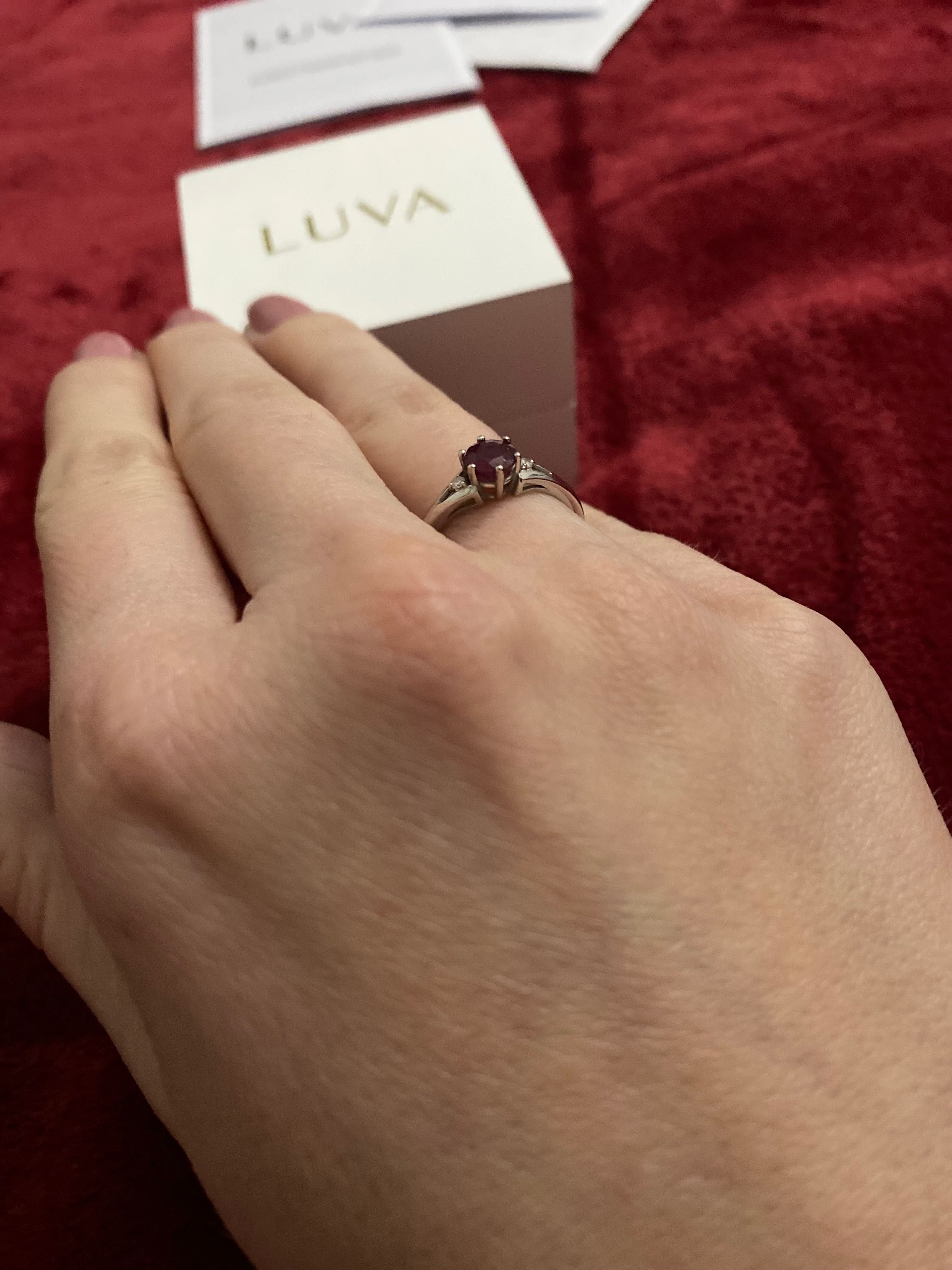 Pierścionek zaręczynowy LUVA białe złoto, rubin, brylanty