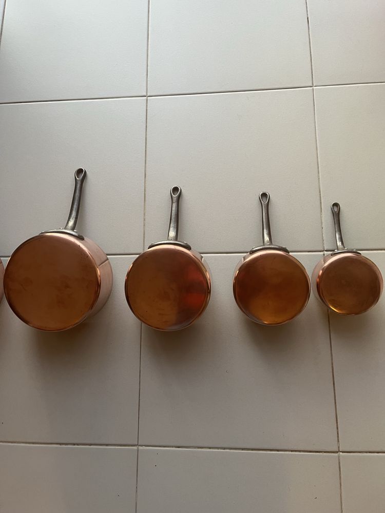 5 caçarolas em cobre