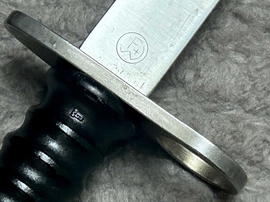Szwajcarski bagnet M1957 - VICTORINOX - SIG - koniec produkcji - ładny