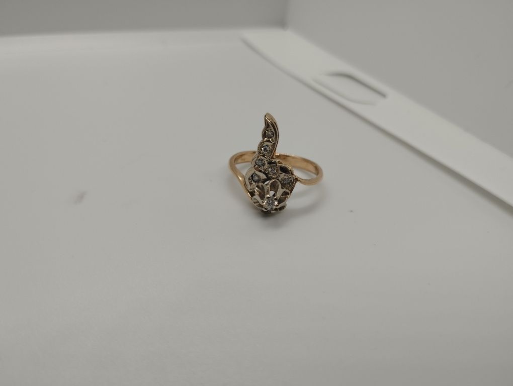 Золотое кольцо с бриллиантами 17 размер 3.72 грамма