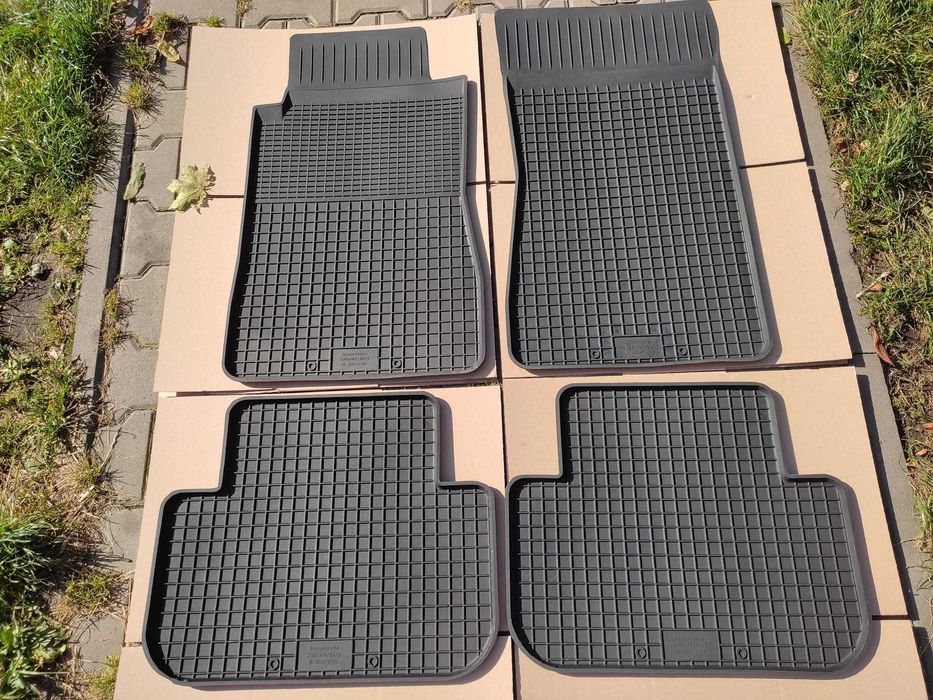 MERCEDES C-KL W202 NOWE Dywaniki gumowe dopasowane korytka korytko