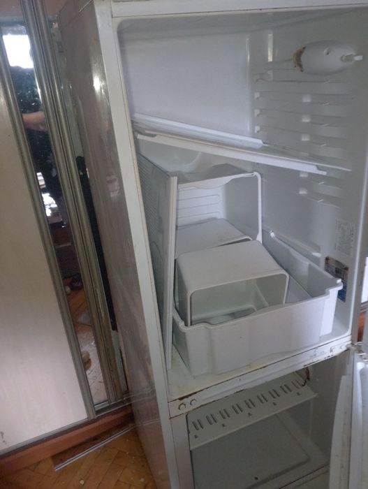 Холодильник Indesit  145 см, под восстановление в идеальном состоянии