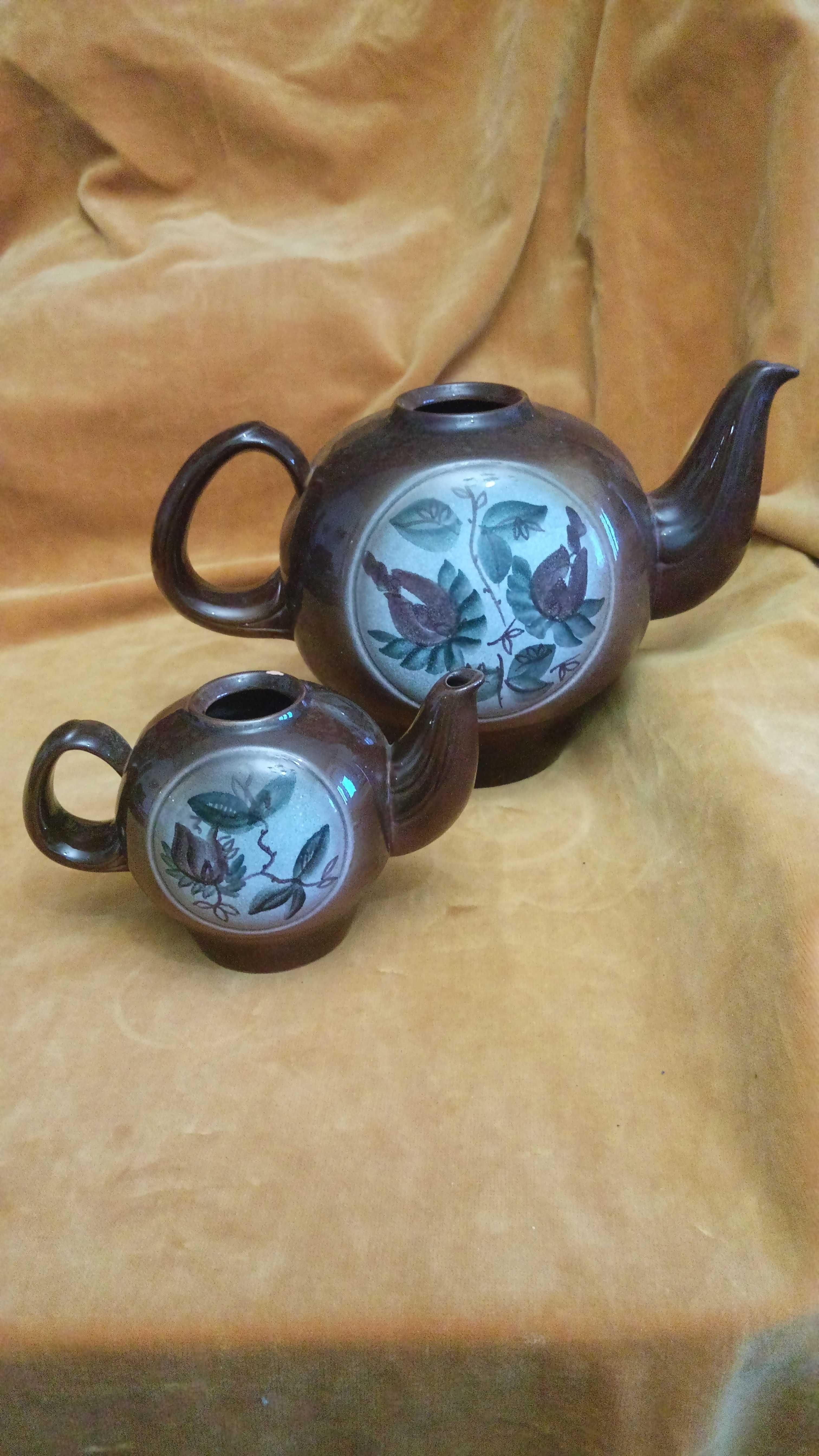 2 цветных кувшина