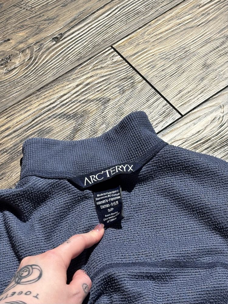 жіночий лонгслів Arcteryx