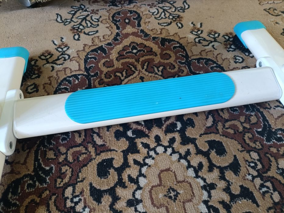 Дитяча парта зі стільцем