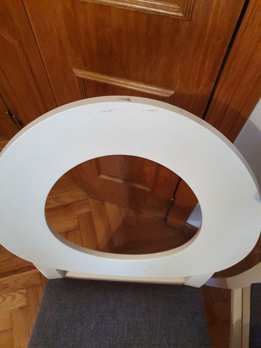 2 cadeiras madeira branca com estofo cinzento