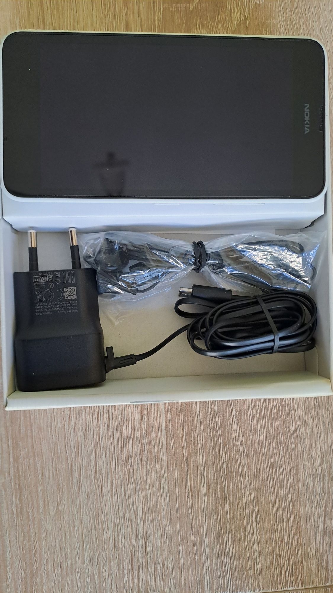 NOKIA LUMIA 735 Telefon