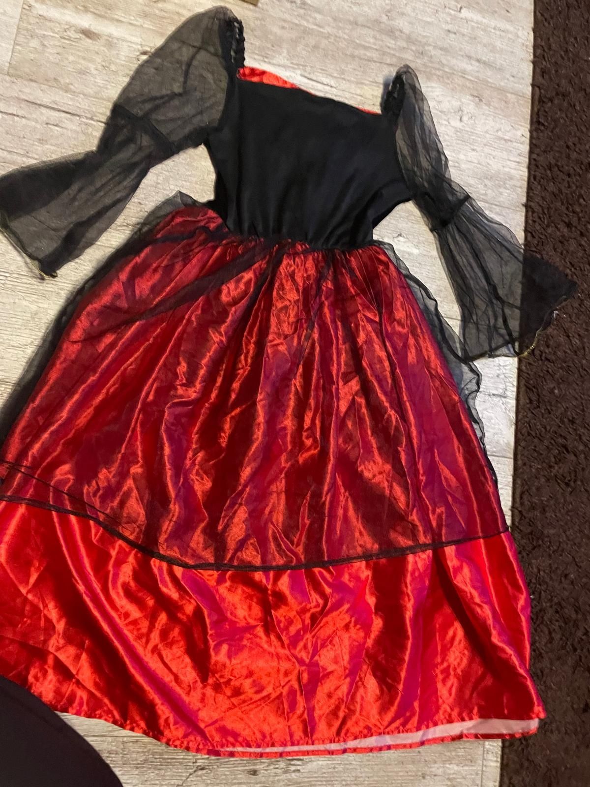 Strój karnawałowy suknia hrabina Dr. Nietoperze roz 134 - 140 cm