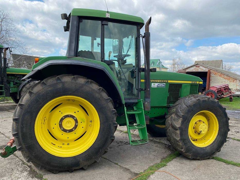 John Deere 6810 трактор сільськогосподарський