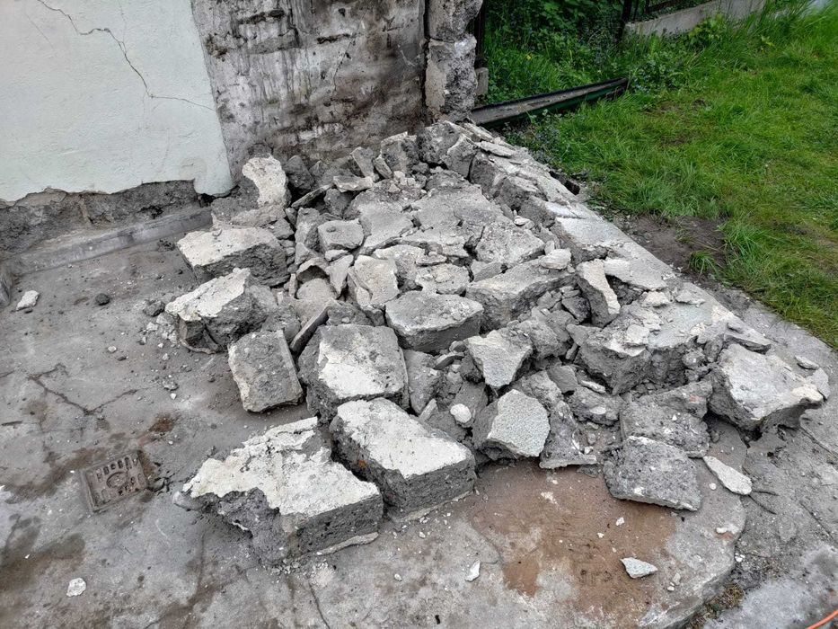 Gruz budowlany (rozbita ścianka)