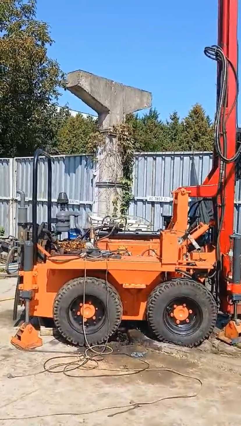 Бурова установка самохідна гідравлічна