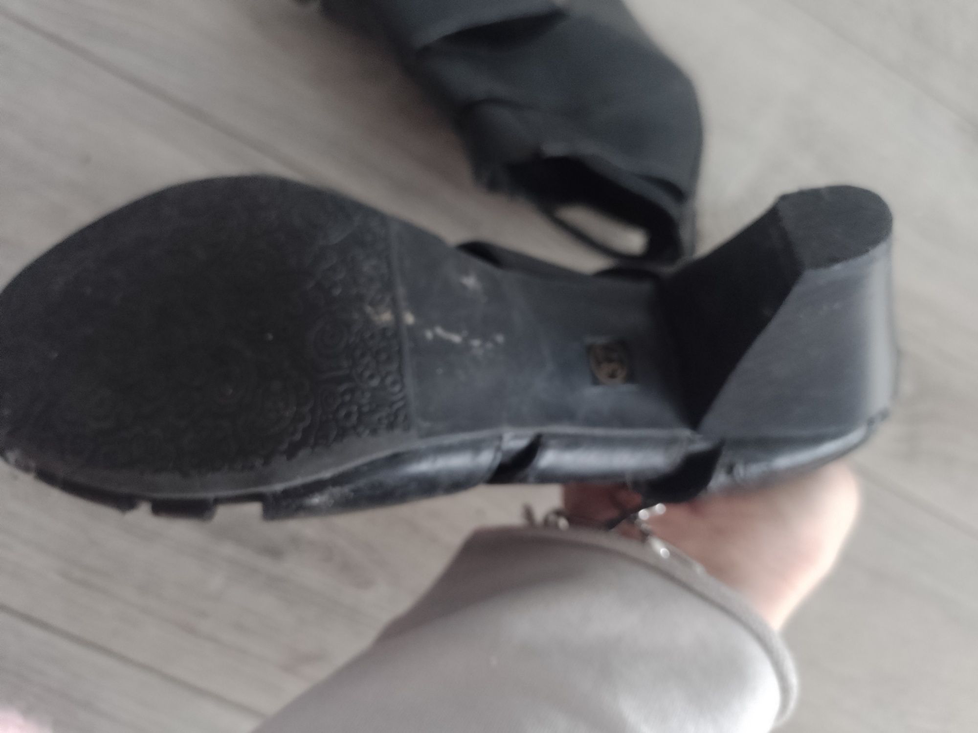 Buty damskie na obcasie roz 37