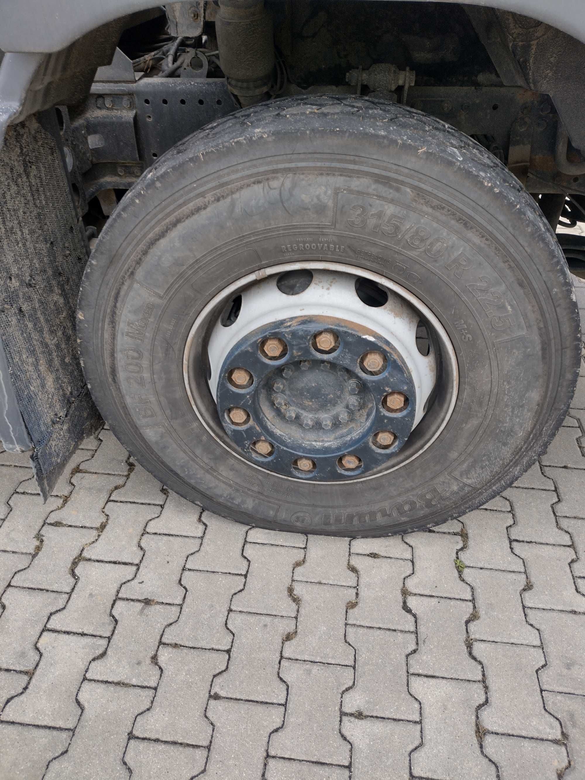 315/80/22,5  przód/prowadząca   barum bf 200 mixed JAK NOWE