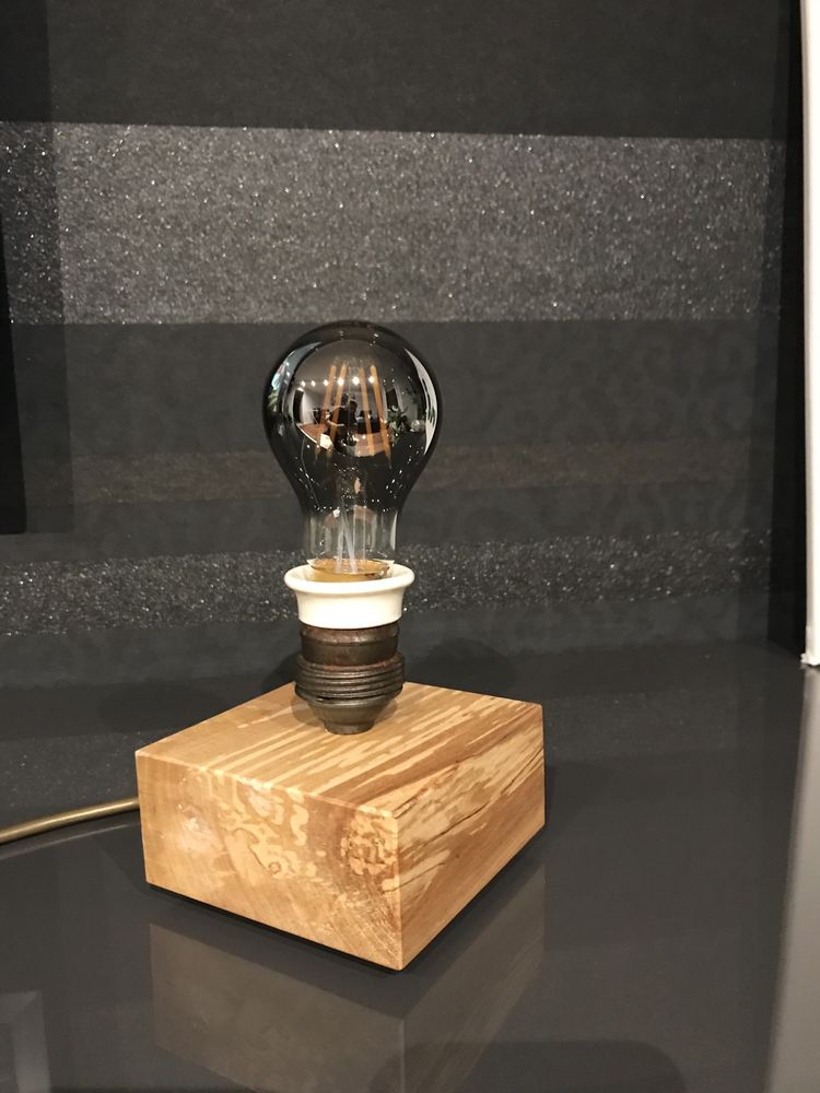 Lampki ozdobne z  drewna