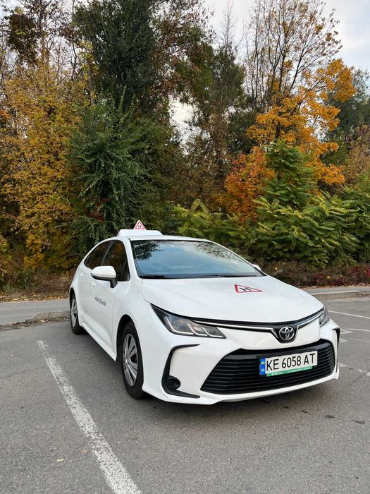 інструктор з водіння приватно