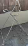Vendo base para banheira de bebe marca shnuggle