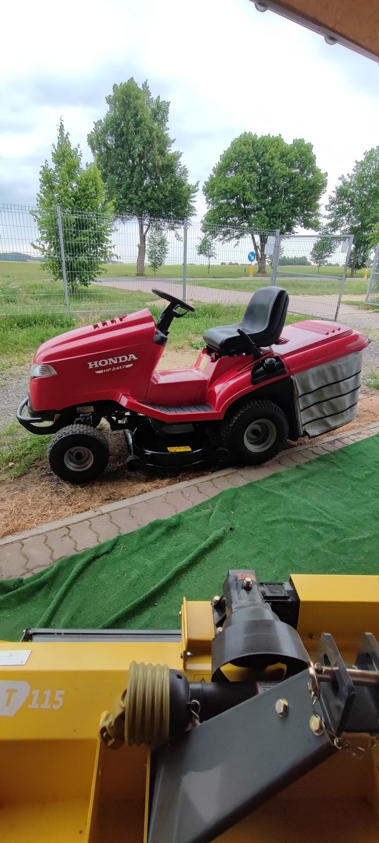 Traktorek Kosiarka Honda 2417 z koszem 17 Hp V-ka