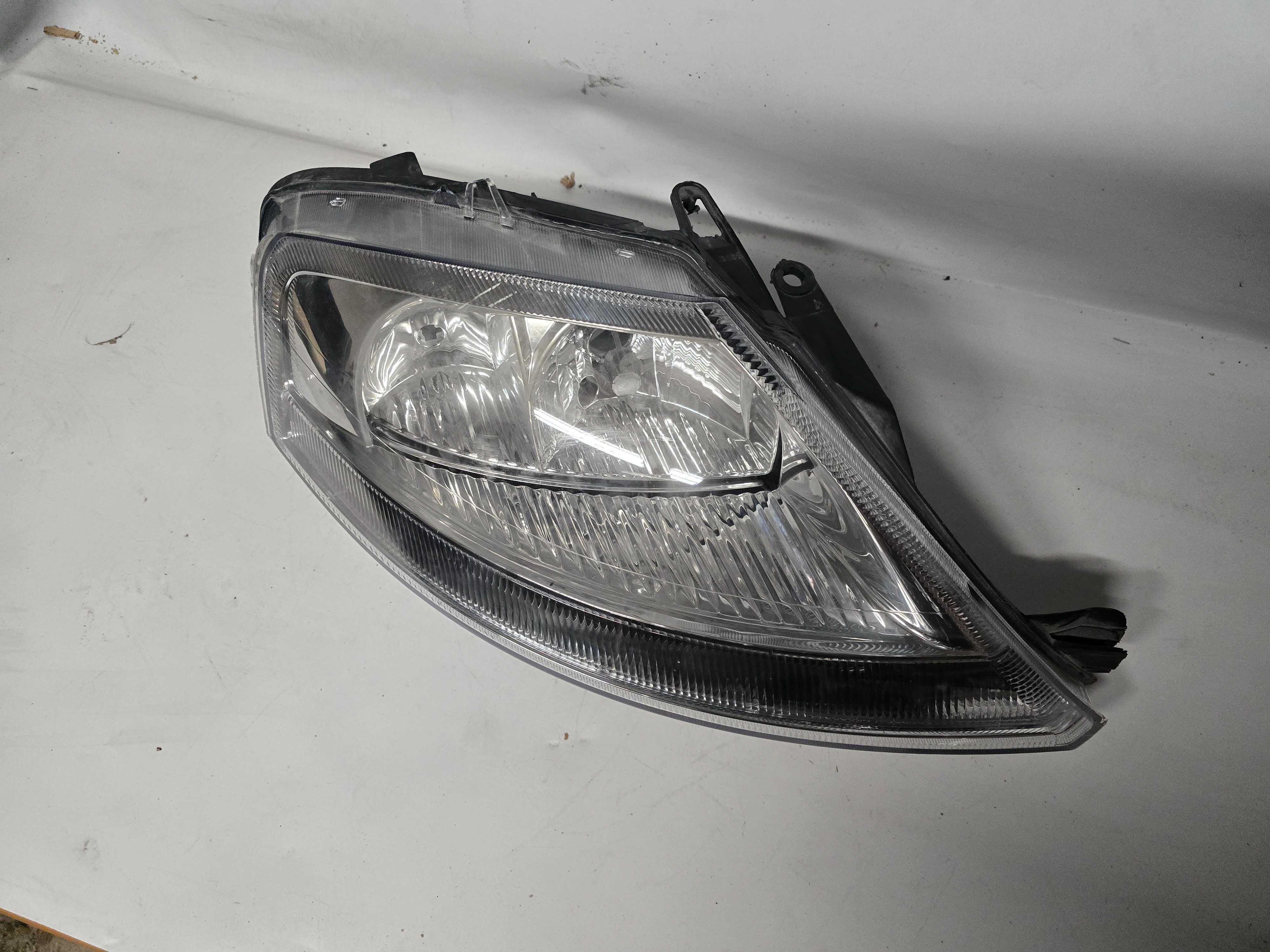 lampa przód Citroen C3 I 02-09 nowa