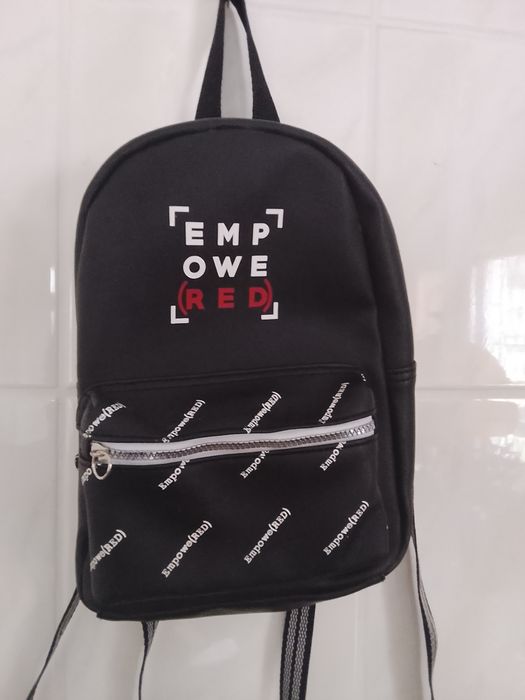 Mochila em bom estado nova