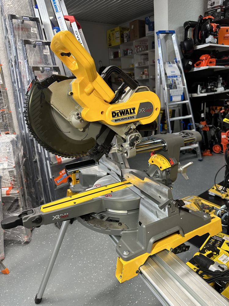Пила торцювальна акумуляторна безщіткова DeWALT DCS727