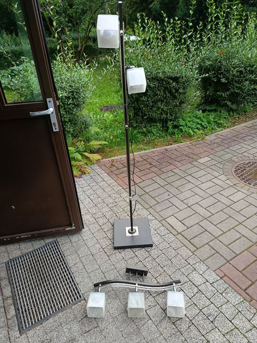 Komplet (szafa komoda karnisz lampa wisząca kinkiet stojący)