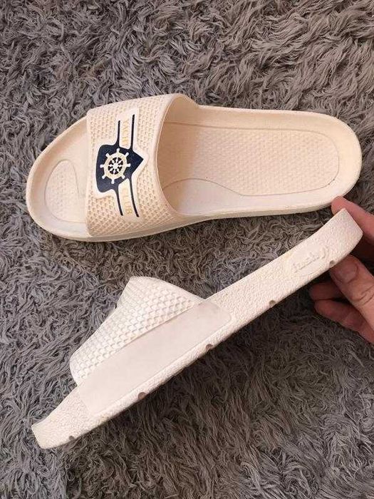 Жіночі шльопанці на літо