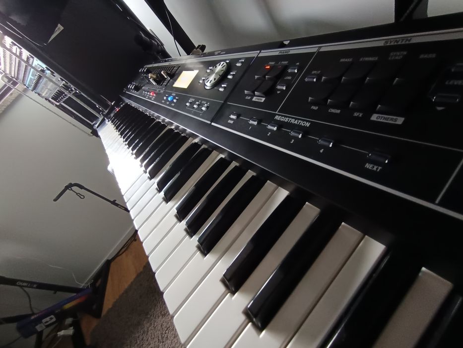 Roland VR-09 - Órgão / Sintetizador / Piano Digital / Bateria