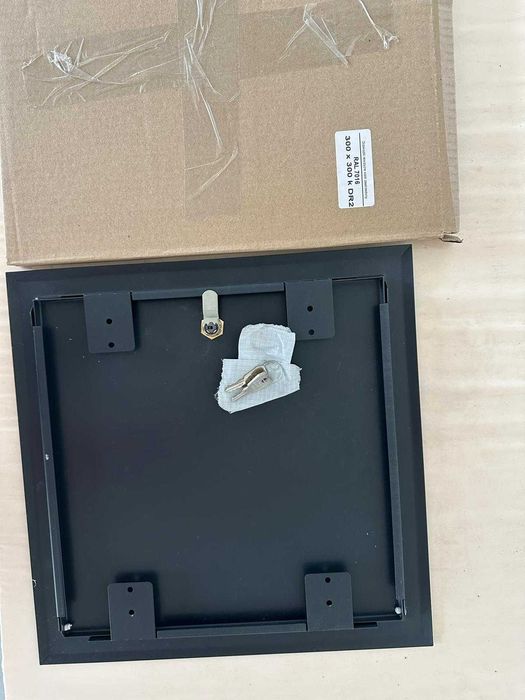 Drzwiczki rewizyjne 30x30 cm, antracyt 7016, metalowe