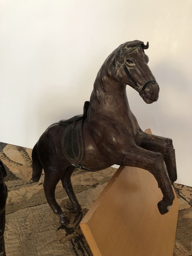 Cavalos em papier mache