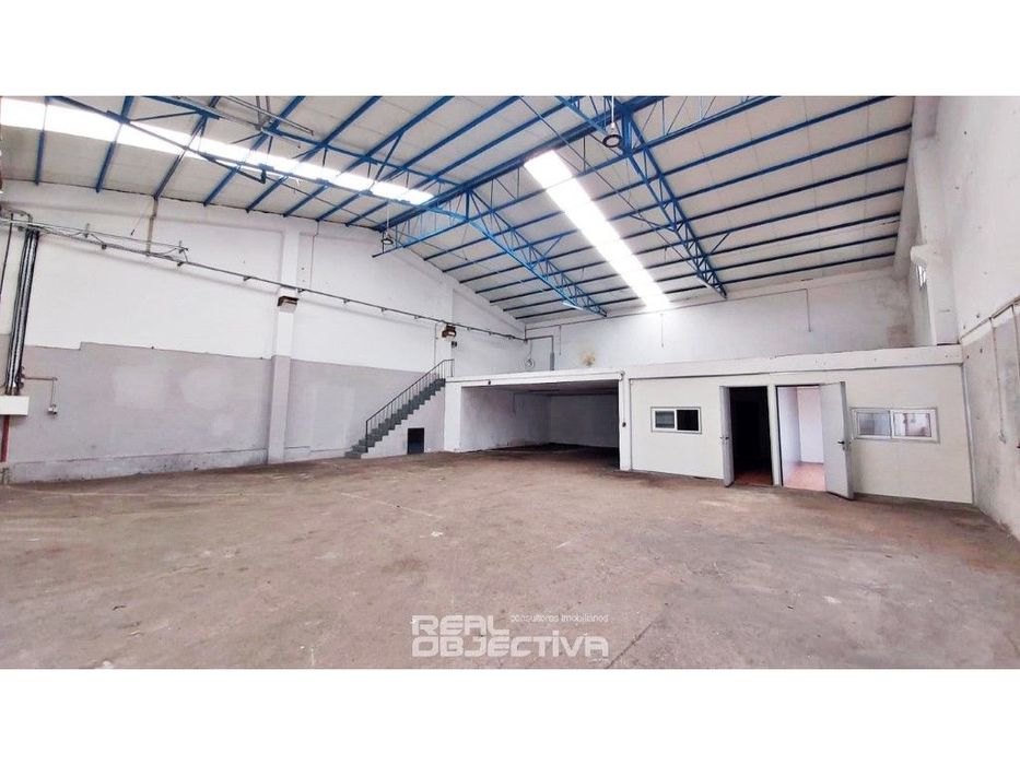 Armazém c/ 400 m2 em Alfena, Valongo
