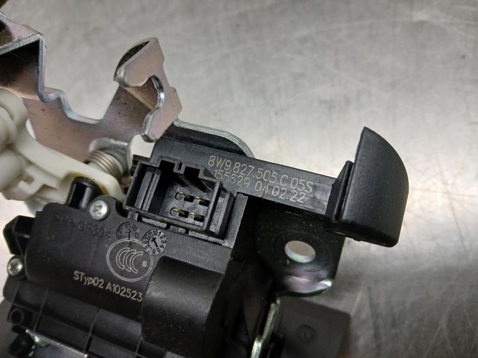 Fechadura / fecho da mala AUDI A3 Sportback (8YA)