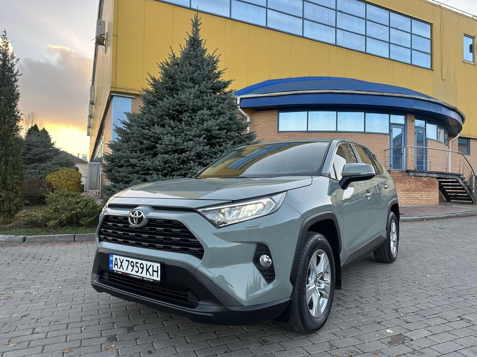 Продам TOYOTA RAV-4 новий автомобіль, пробіг 22 т.км