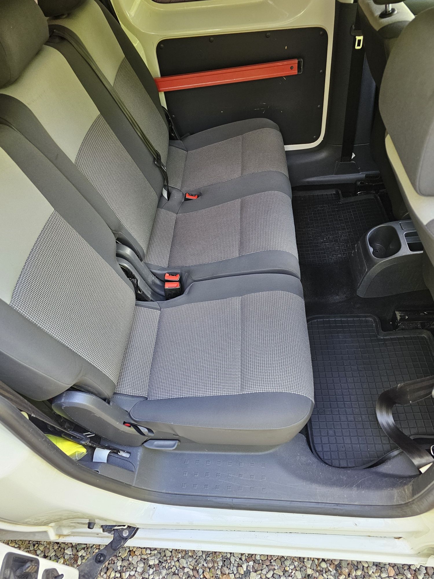 VW Caddy Maxi 5 osobowy 1.6 TDI klima nawi 105KM '13