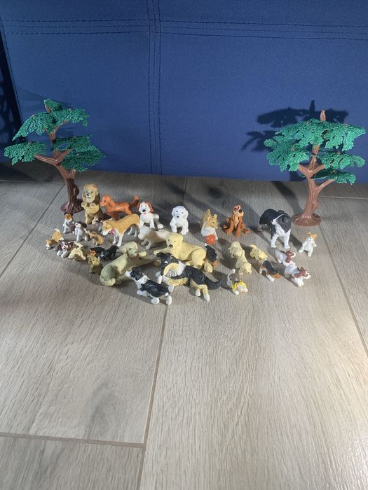 Іграшкові фігурки. Собаки.