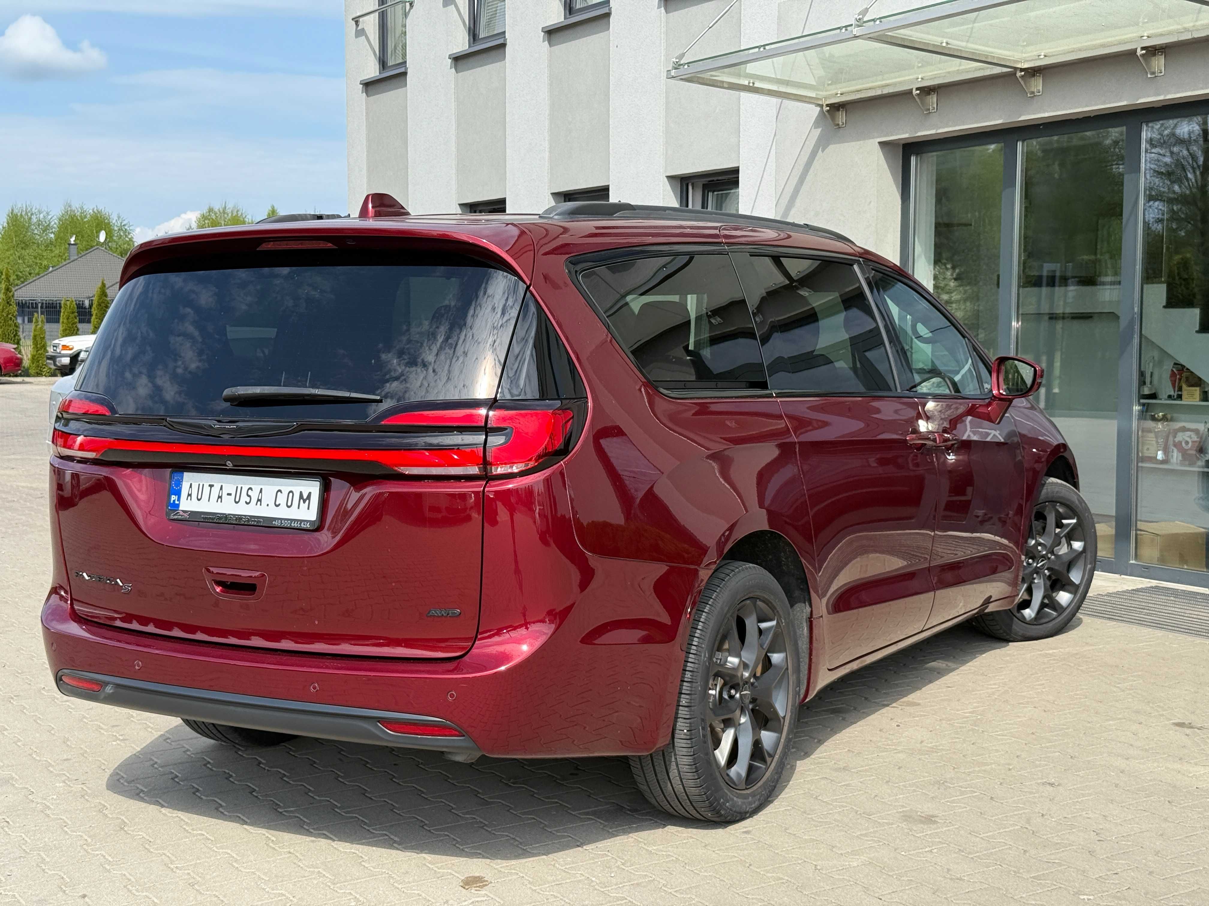 Wynajem Chrysler Pacifica S z gazem 4x4 BUS minivan 7 osobowy
