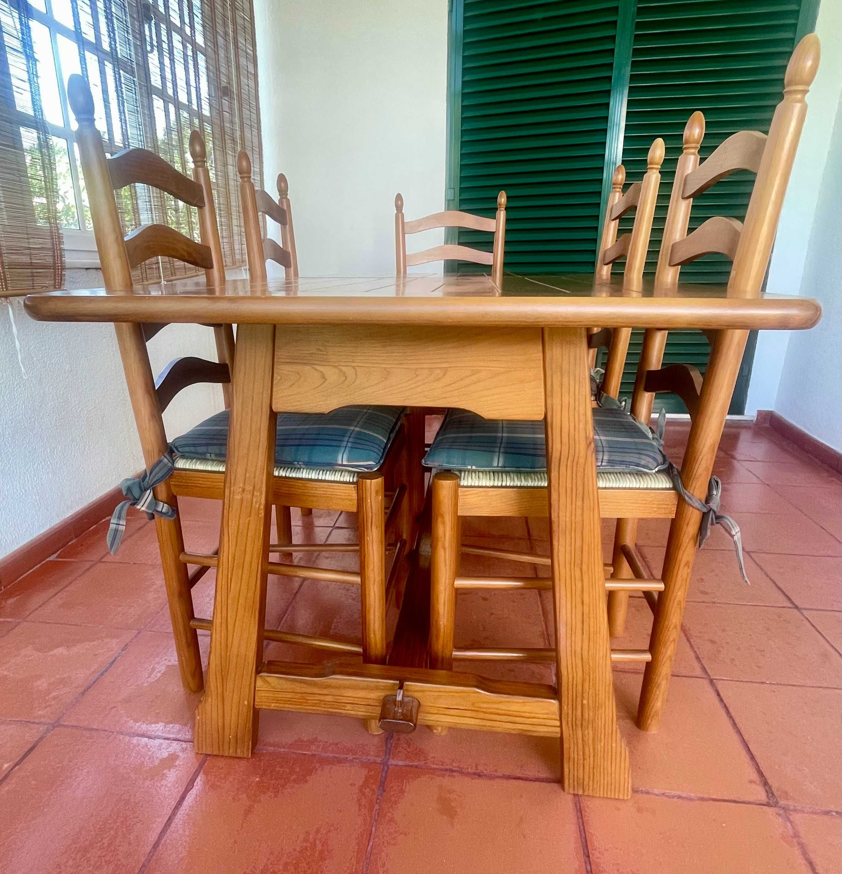 Mesa jantar + 6 cadeiras em Madeira maciça de Pinho