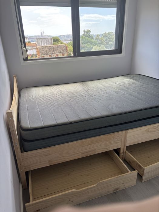 Estrutura de cama e colchões