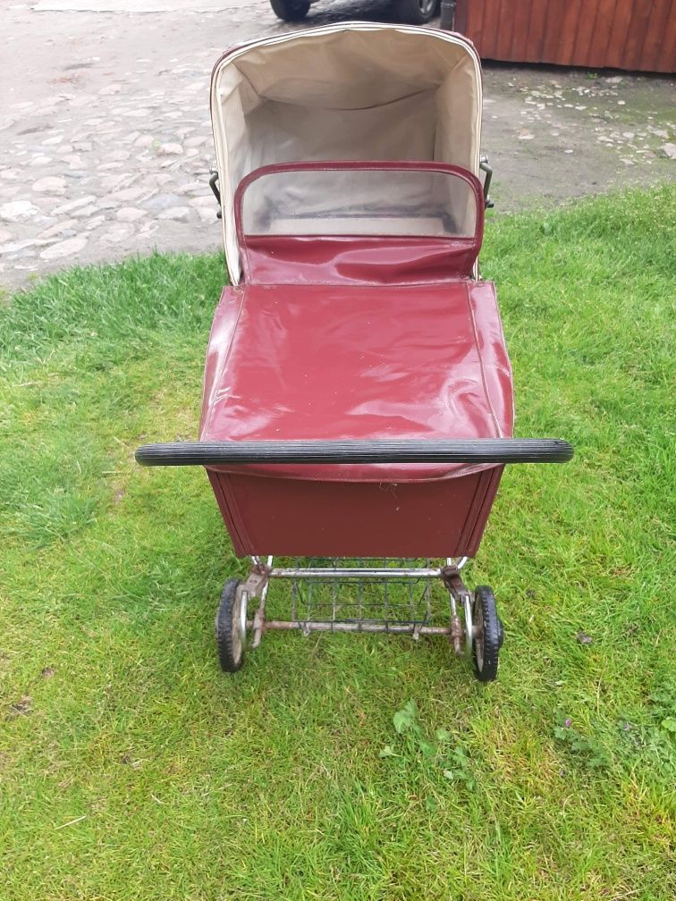 Stary wózek dziecięcy