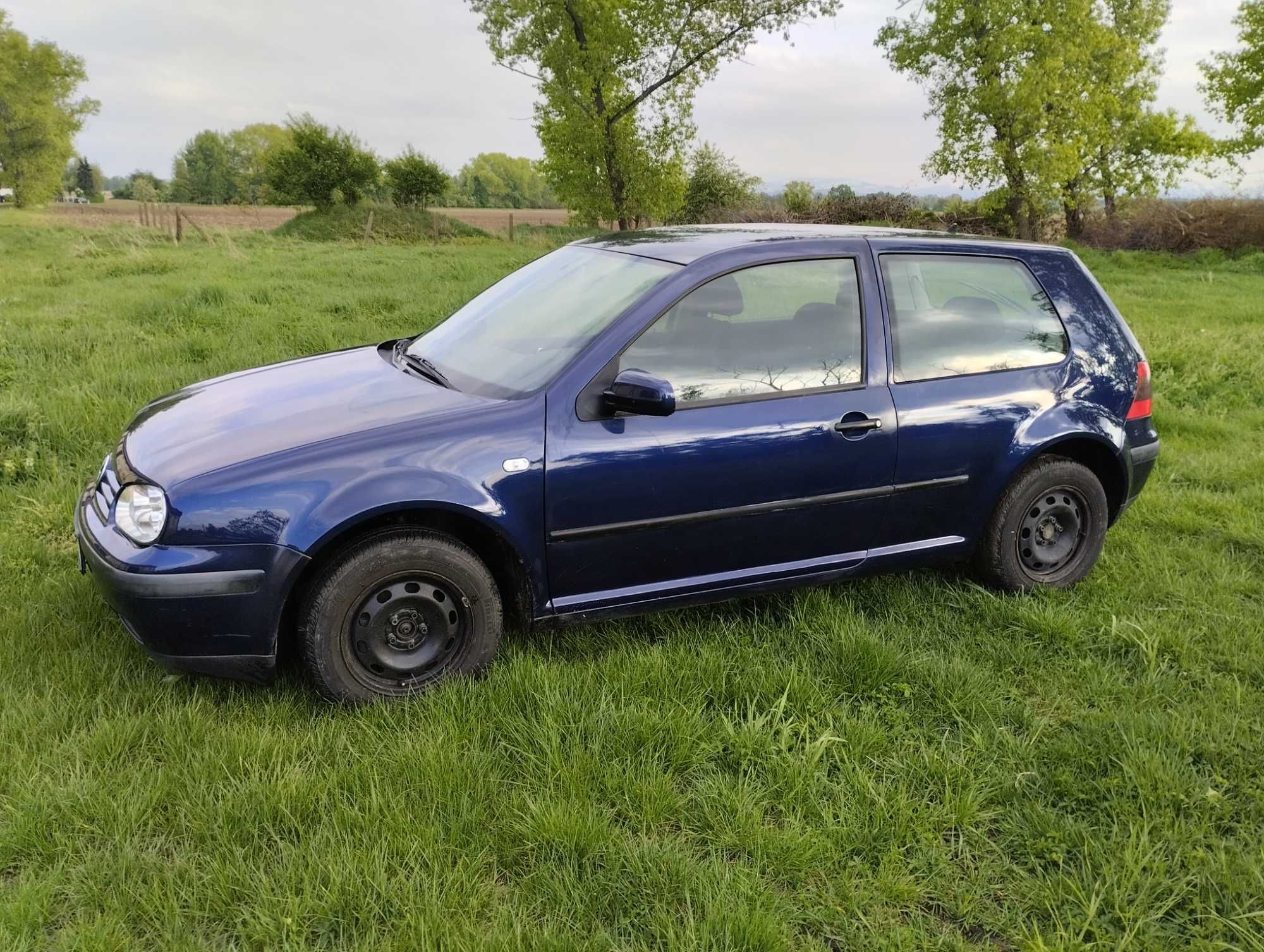 VWGolf   IV 1.4 16v z klimatyzacją  do rejestracji