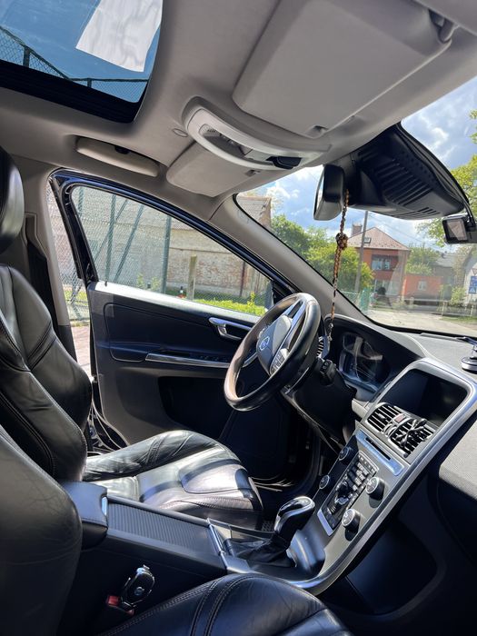 Volvo xc60 2.4дизель D5 . AT. AWD.