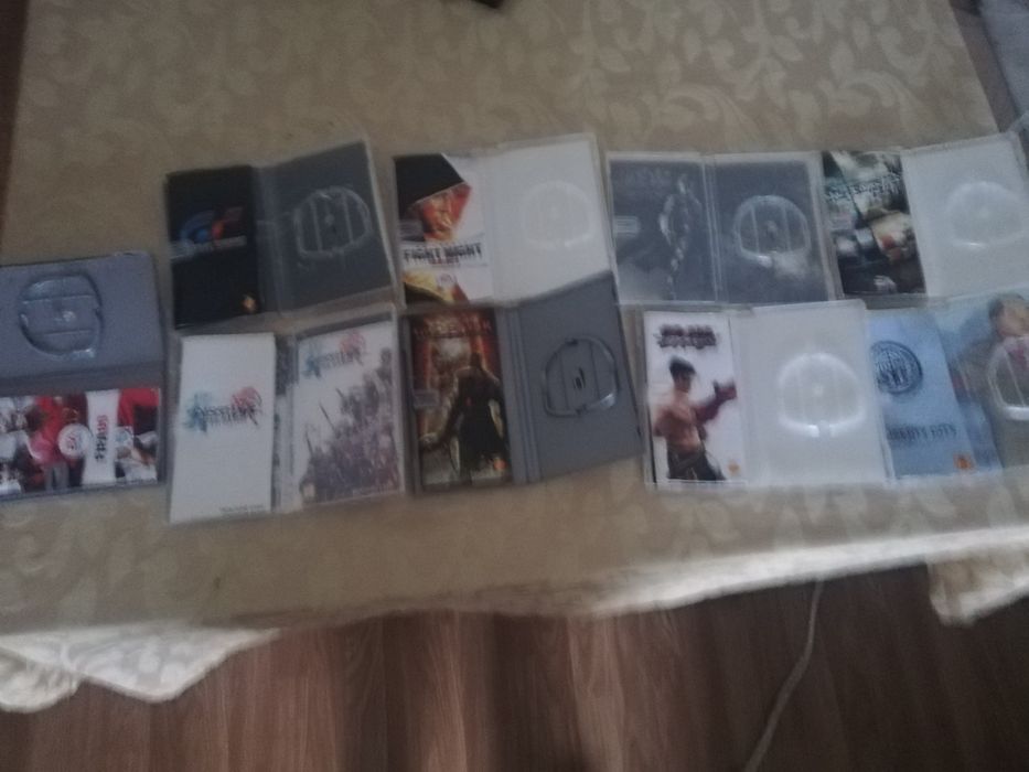 Capas de jogos PSP praticamente novas