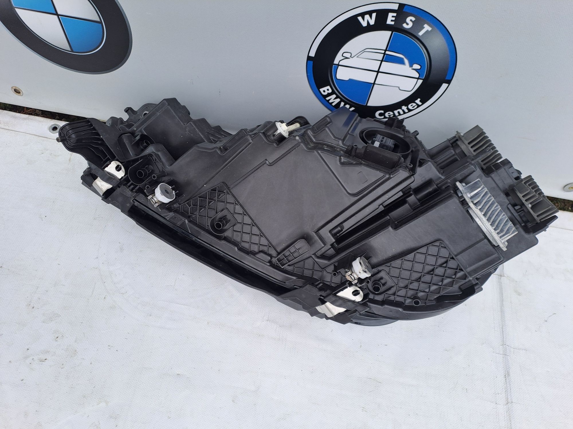 Фара передня права bmw IX