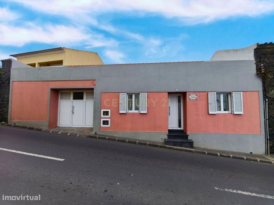 Encantadora Moradia T2 com Jardim em Ponta Delgada