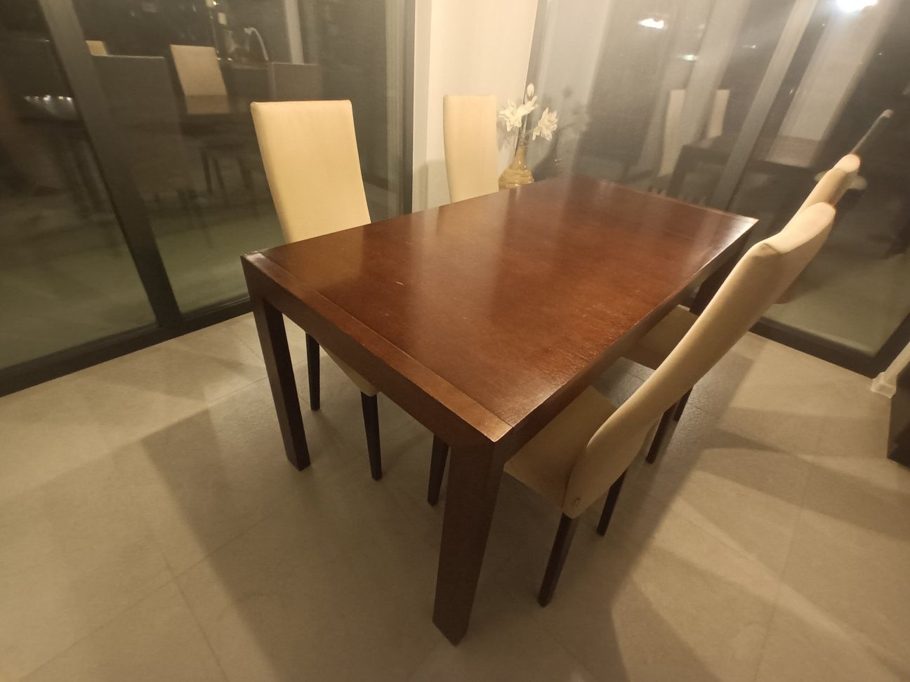 Stół rozkładany do jadalni + 4 krzesła