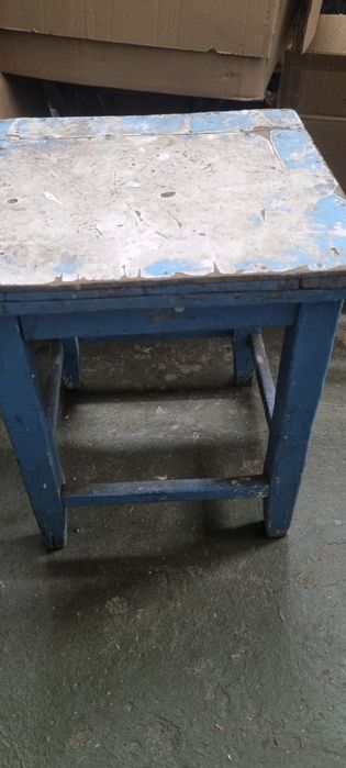 Stołek taboret drewniany